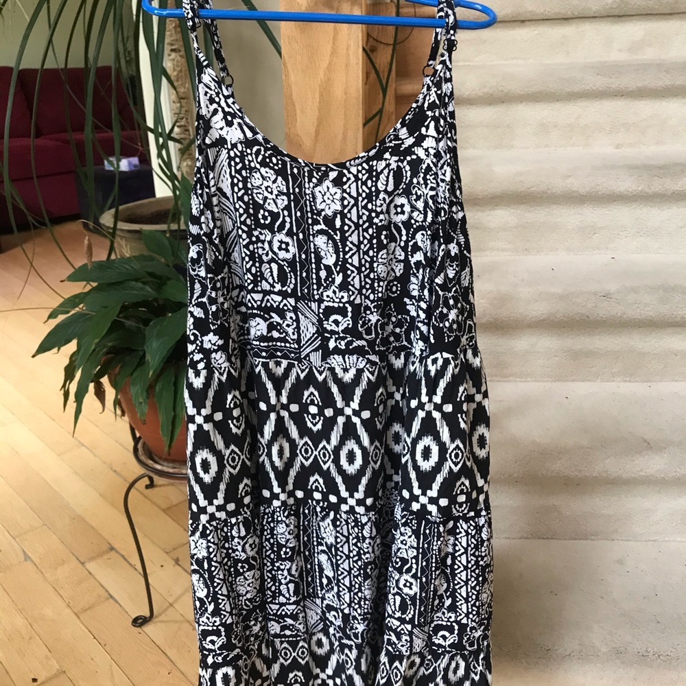 S Mossimo black and white printed loose dress